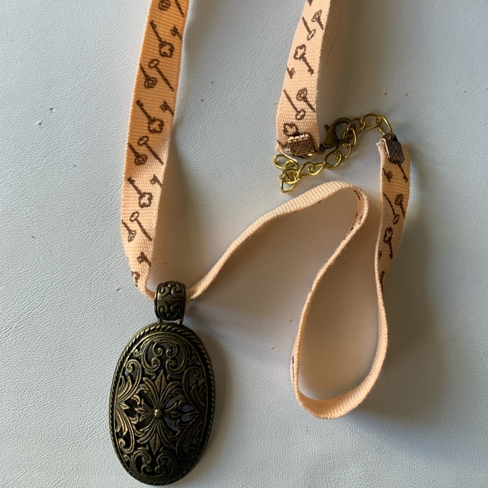 Necklace skeleton key choker - Picture 3 of 7